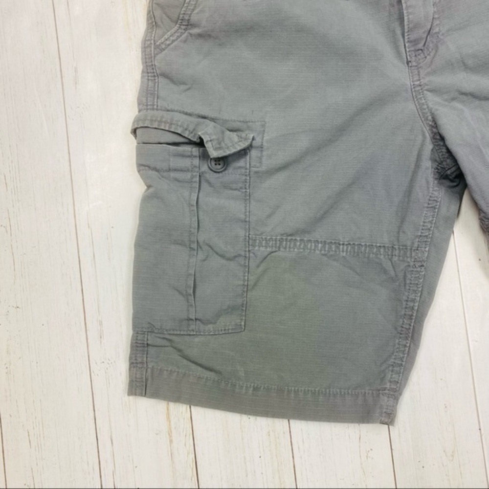 Old Navy Men’s Gray Cotton Cargo Shorts, 9” - Picture 5 of 8